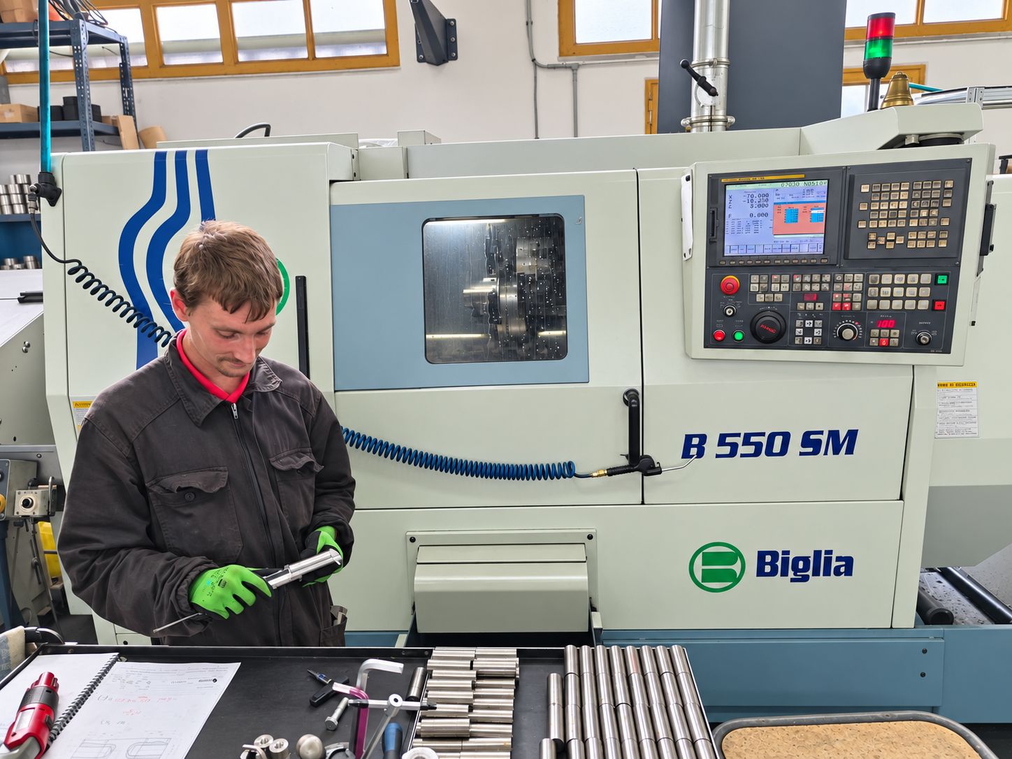 Immagine dell'officina e delle lavorazioni Meccanica MB, foto 2